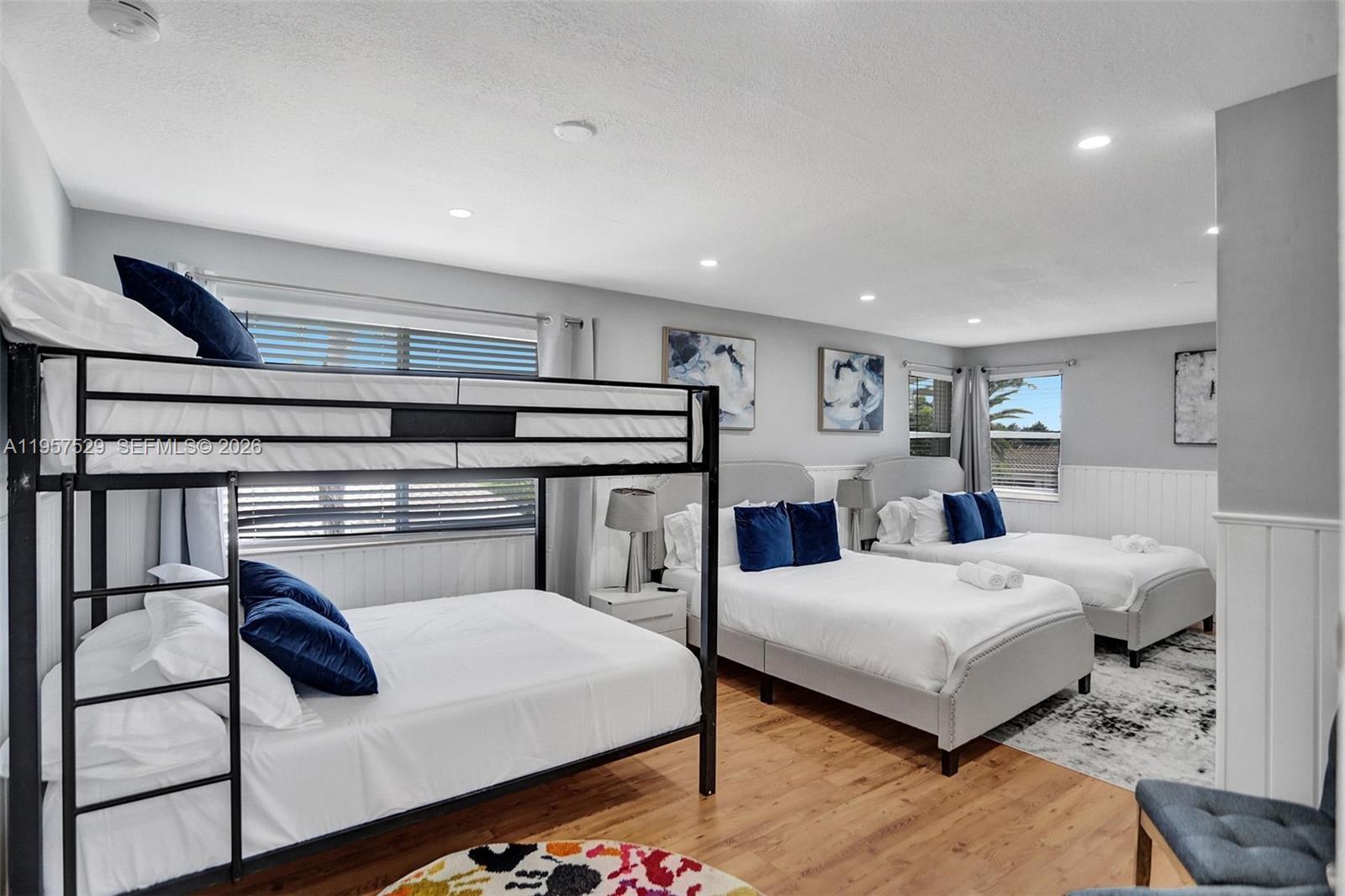 CYPRESS LAKE - Residential