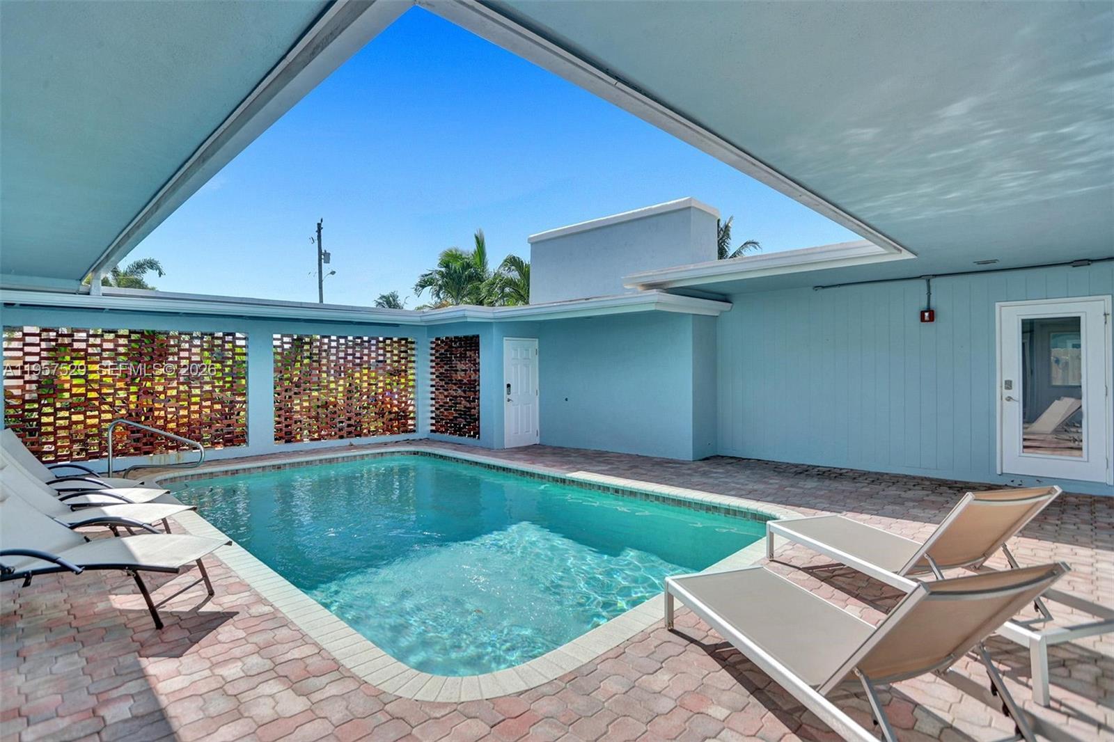 CYPRESS LAKE - Residential