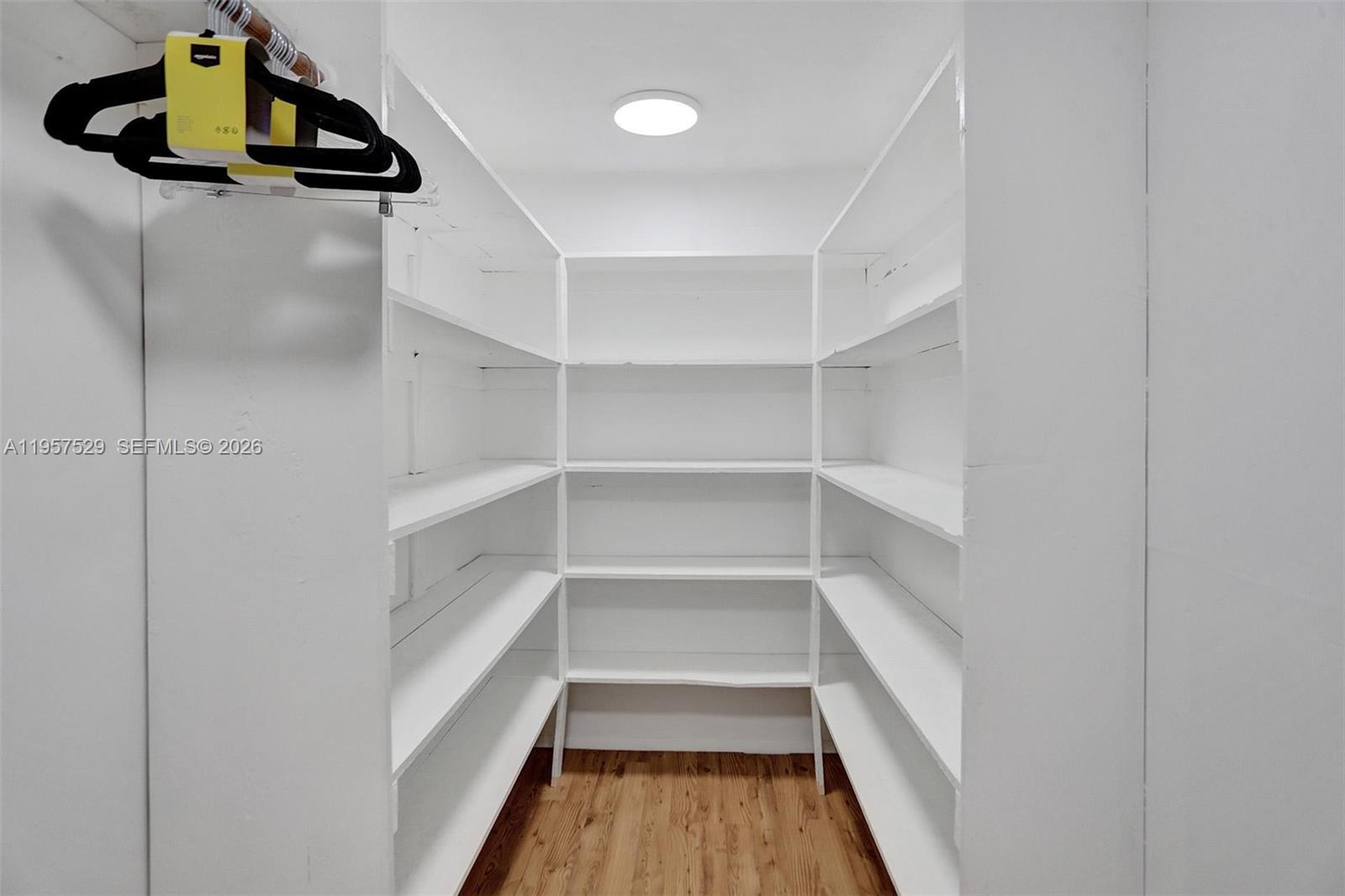 CYPRESS LAKE - Residential