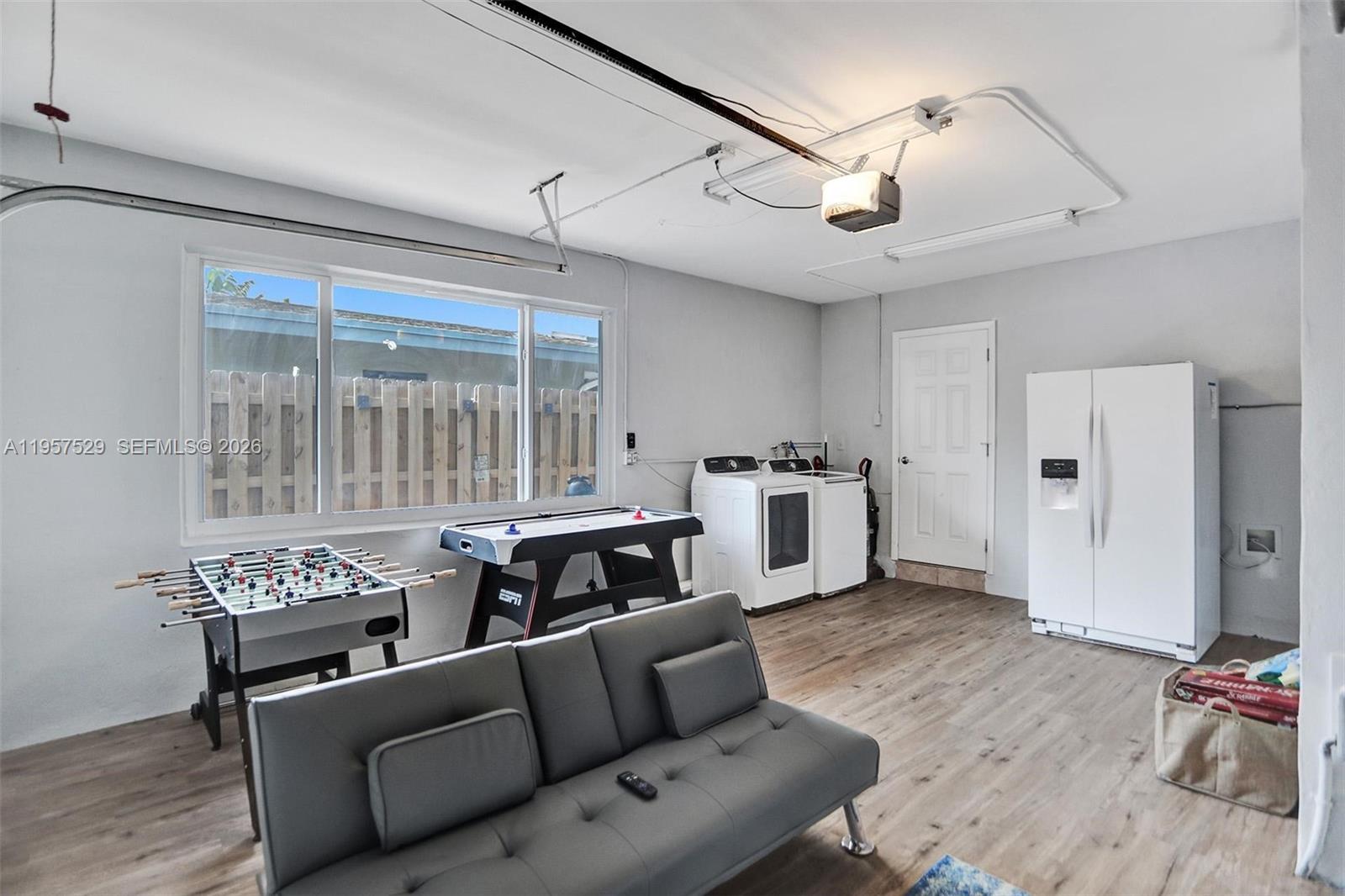 CYPRESS LAKE - Residential