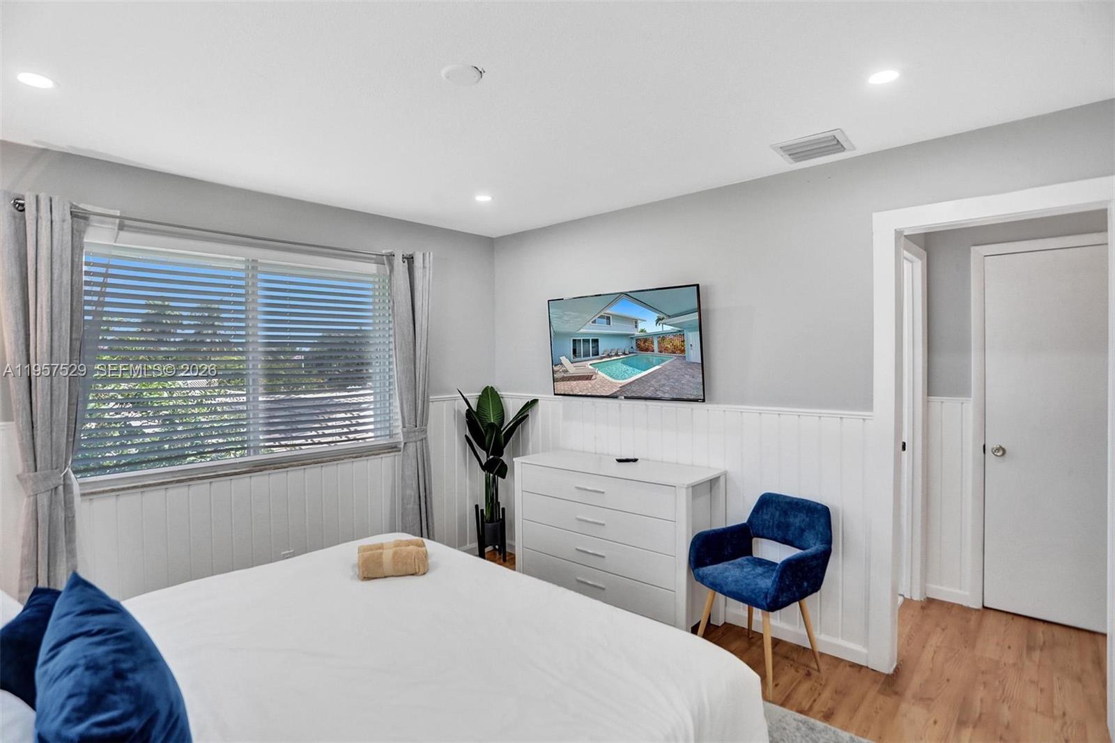 CYPRESS LAKE - Residential