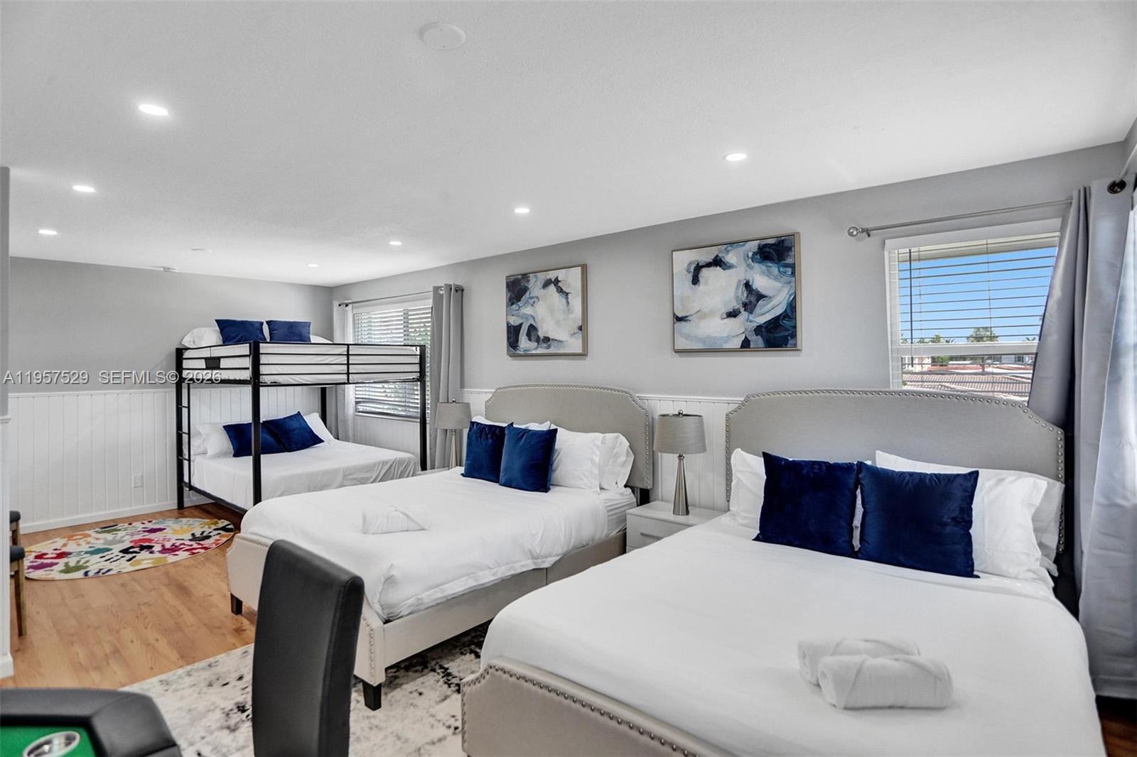 CYPRESS LAKE - Residential