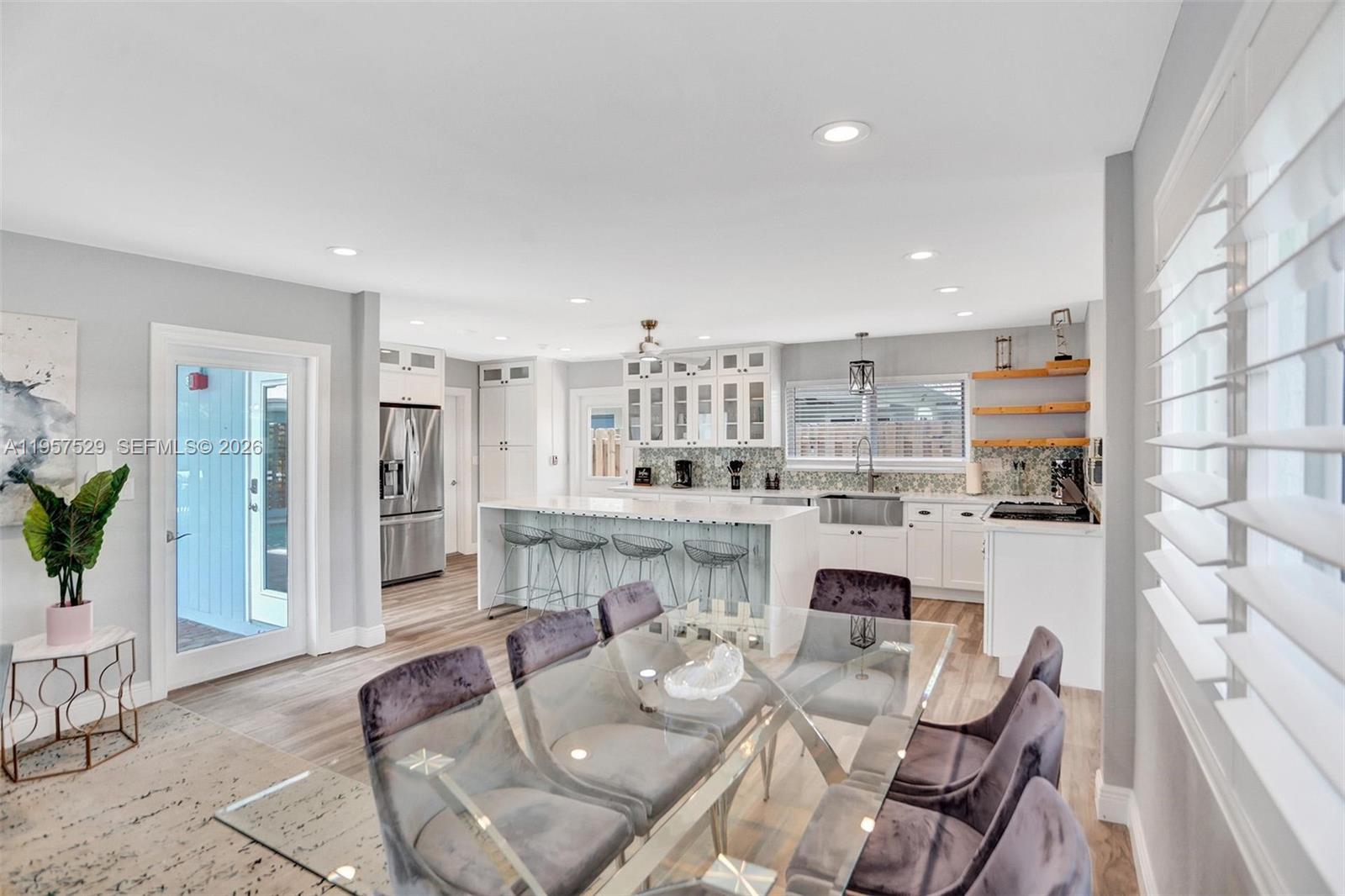 CYPRESS LAKE - Residential