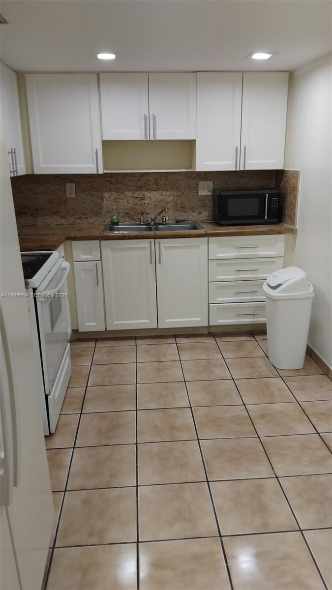 SAMARI LAKE CONDO - Residential Lease