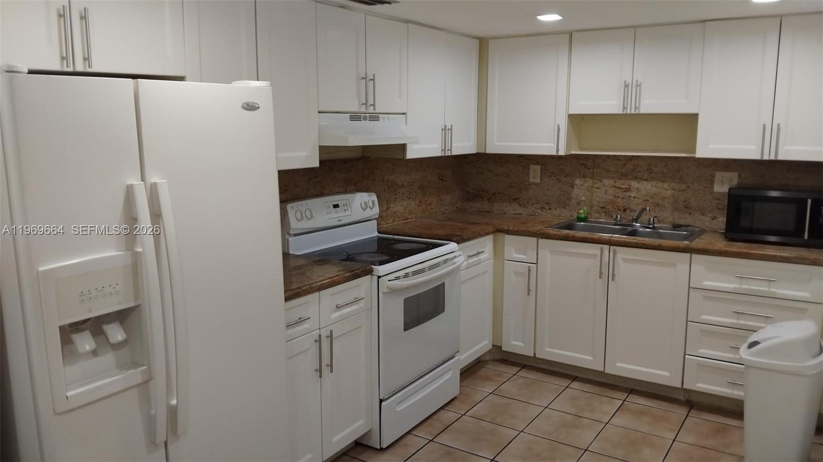 SAMARI LAKE CONDO - Residential Lease