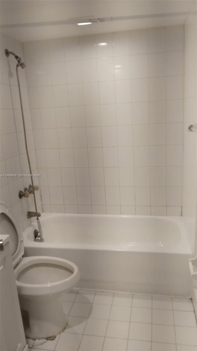 SAMARI LAKE CONDO - Residential Lease