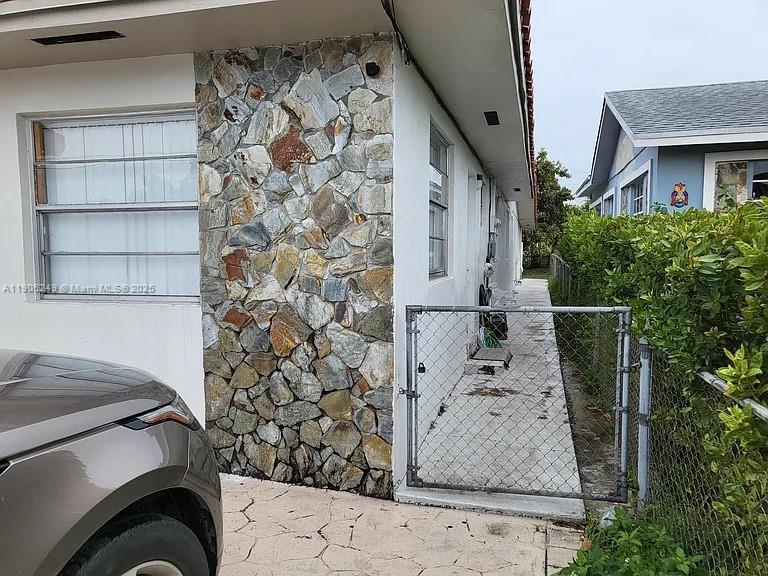 CORAL TERR SEC NO 2 - Residential Lease