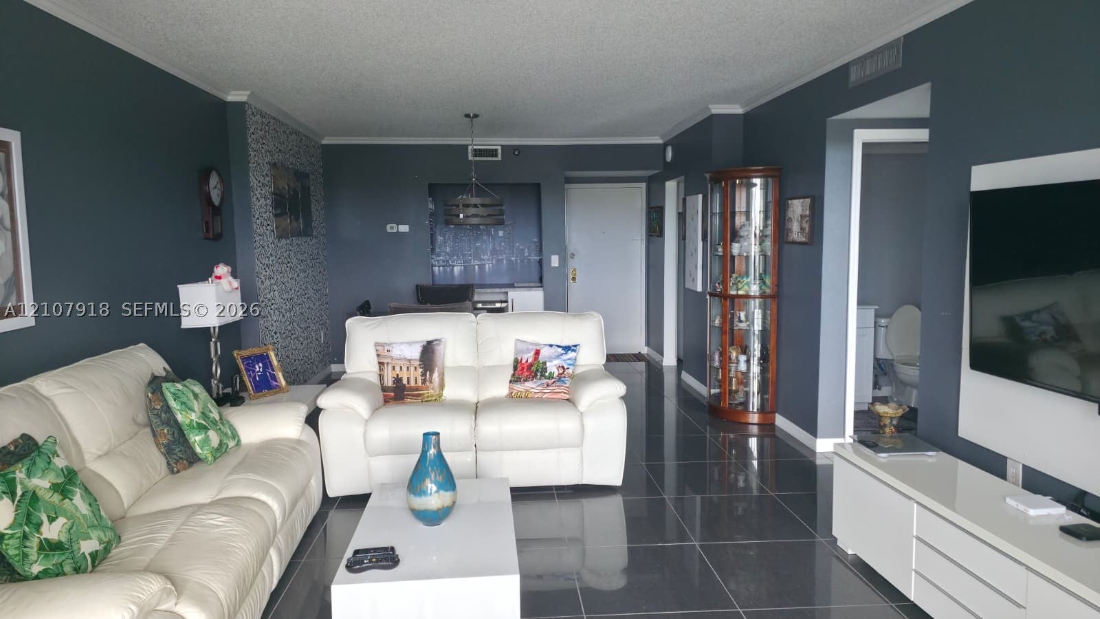 View photos, virtual tours, details... 4001 Hillcrest Dr 1015