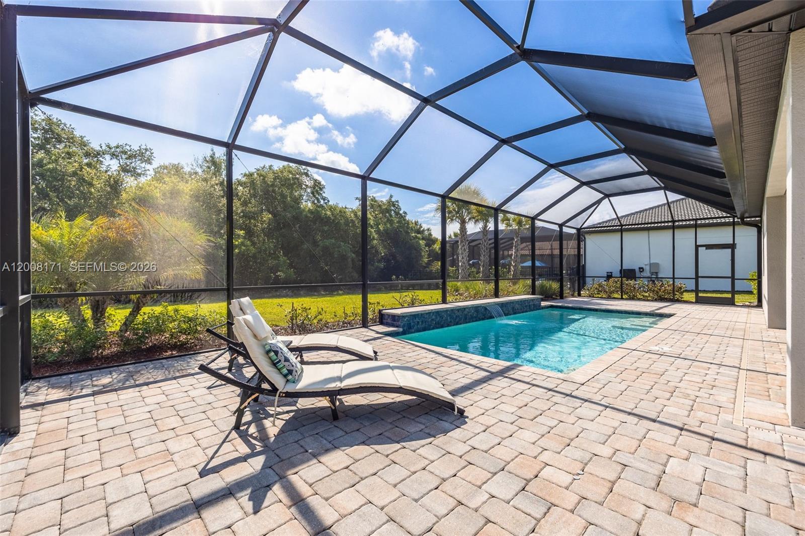 COUNTRY CLUB - Residential