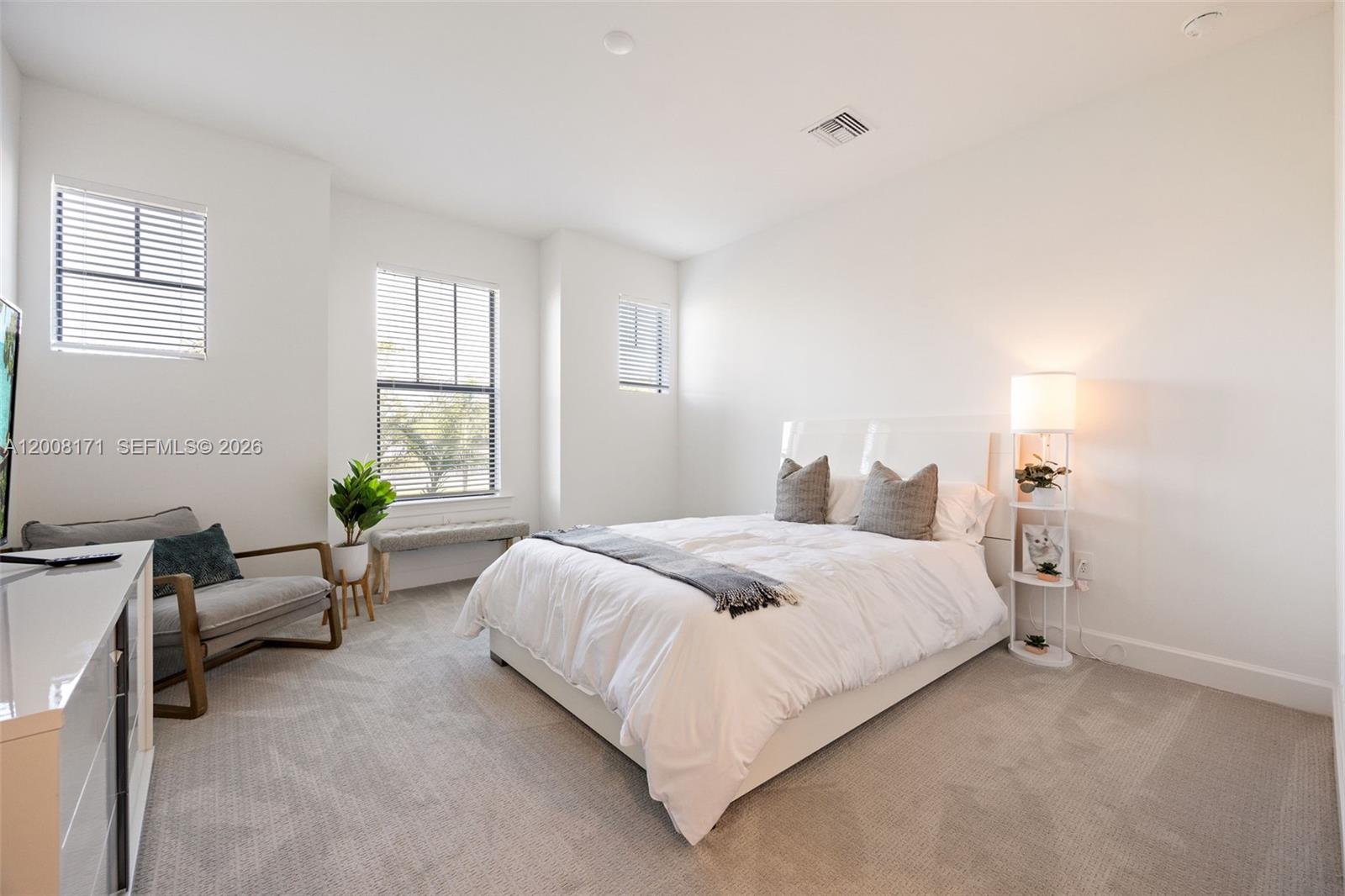 COUNTRY CLUB - Residential