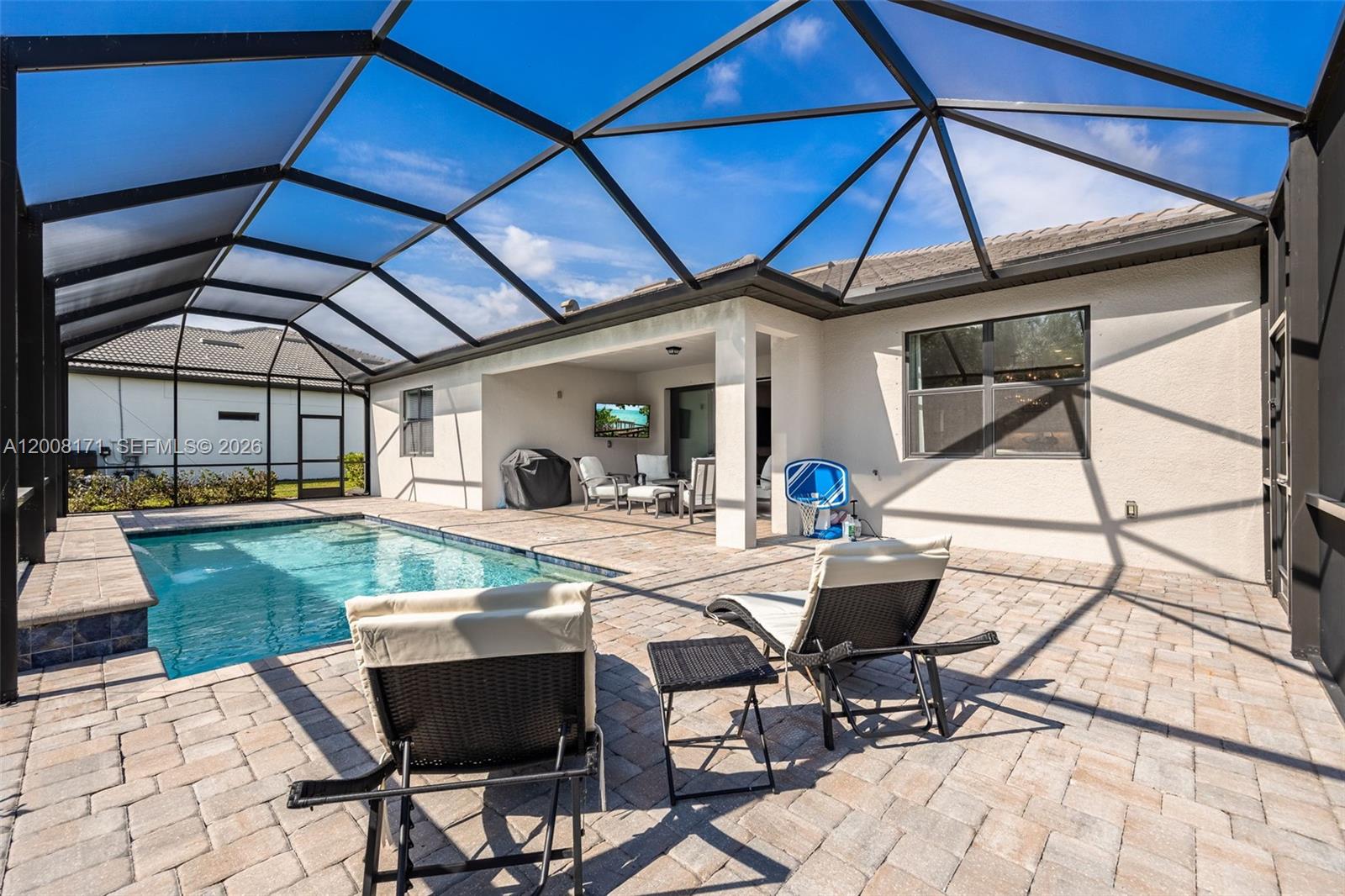 COUNTRY CLUB - Residential