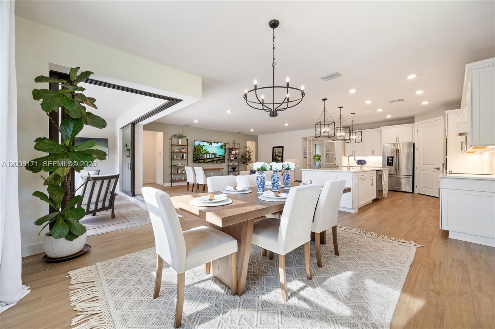 COUNTRY CLUB - Residential