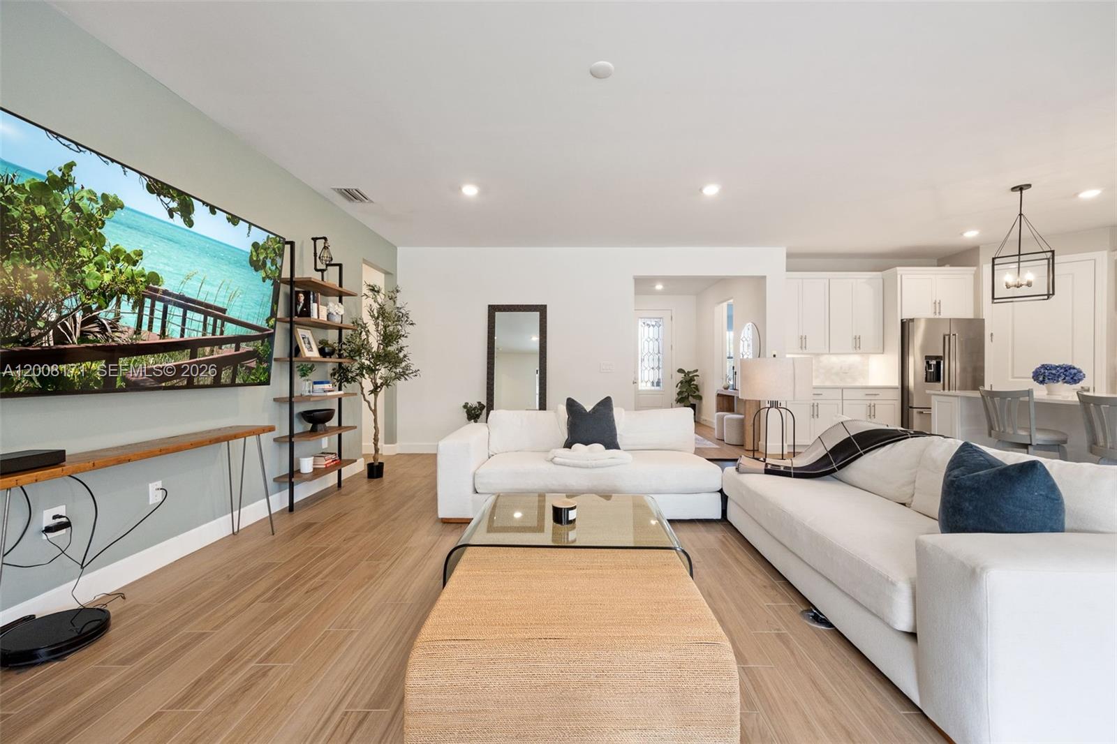 COUNTRY CLUB - Residential