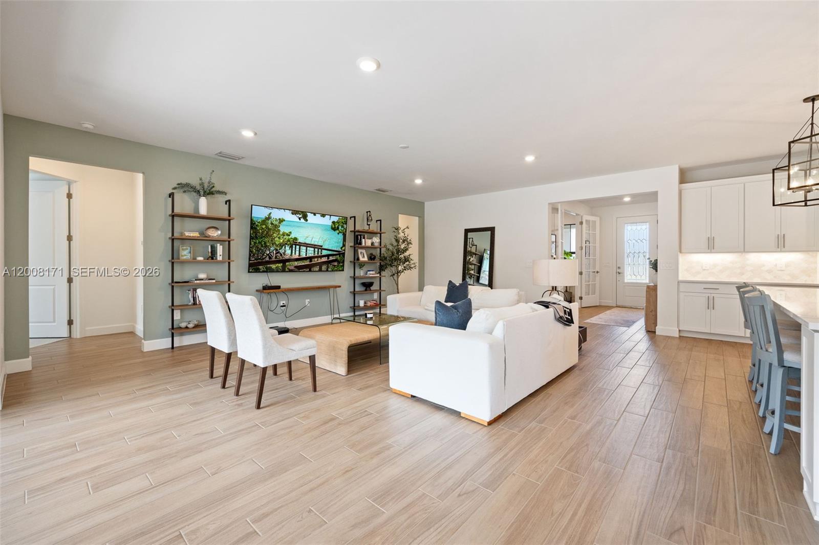 COUNTRY CLUB - Residential