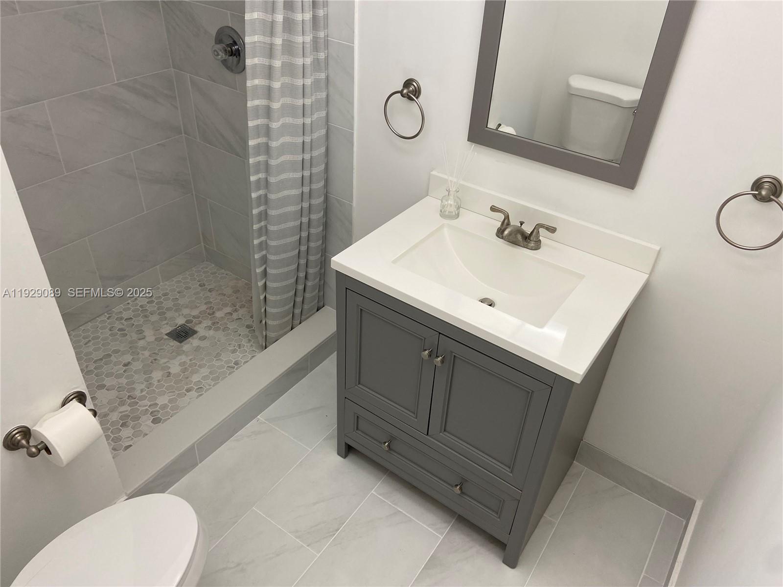 COUNTRY CLUB APTS AT BONA - Residential