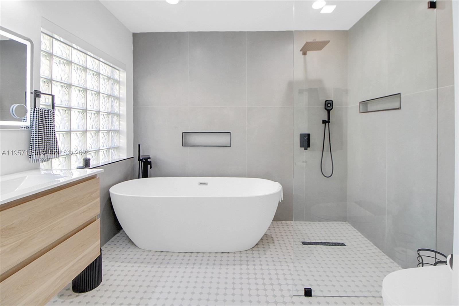 FOUR LAKES SEC 7 - Residential