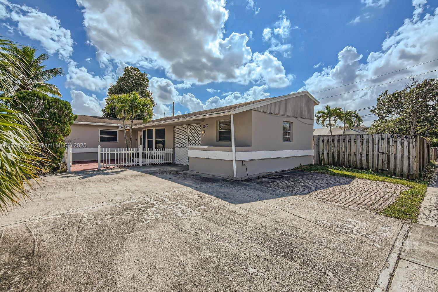 6840 NW 6th Ct
