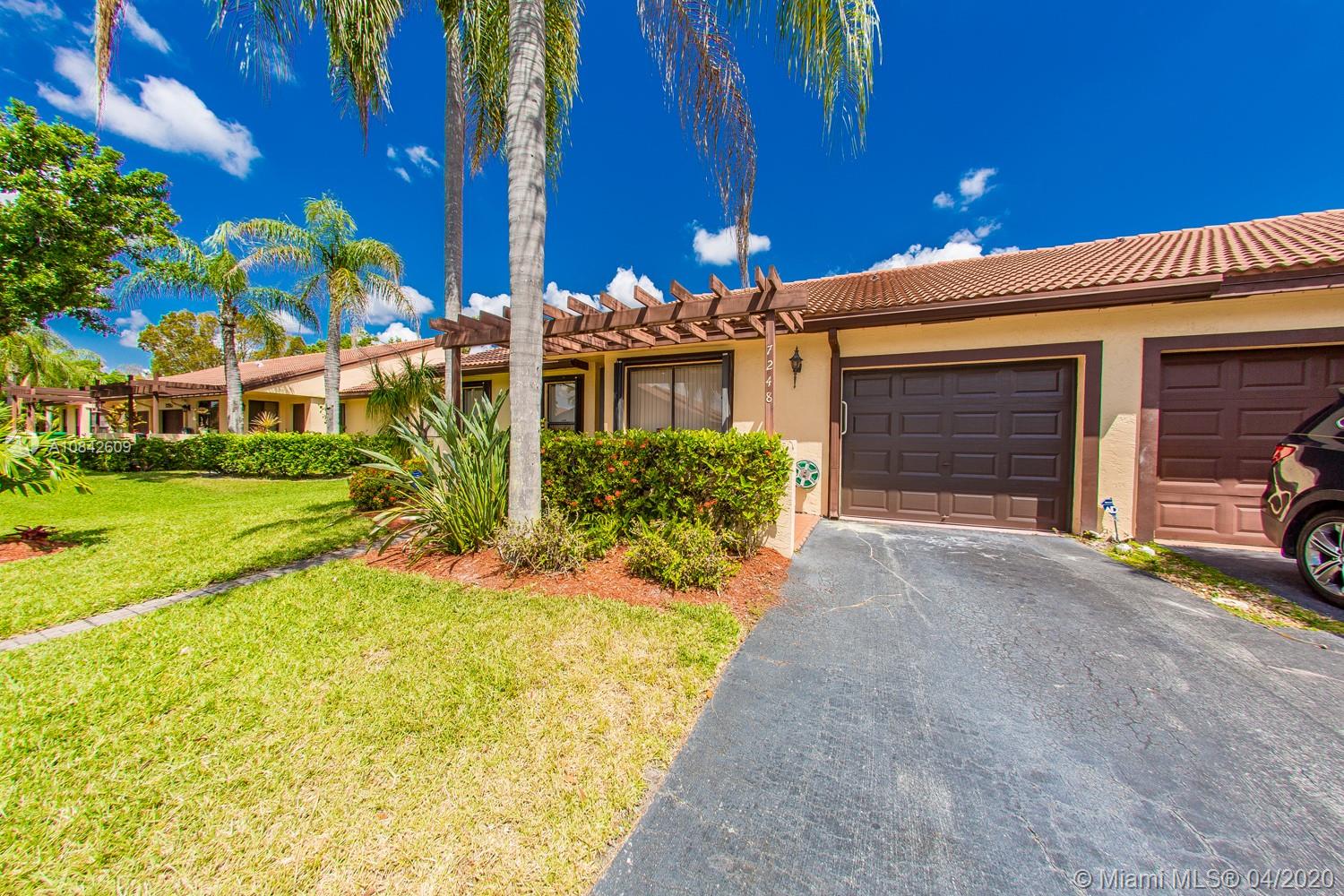 Spacious 2/2 is ready to make your own! Property features high ceilings, ceramic tile floors in living areas, large eat-in kitchen, family and living room, front patio, one-car garage and so much more. Make this your home today!