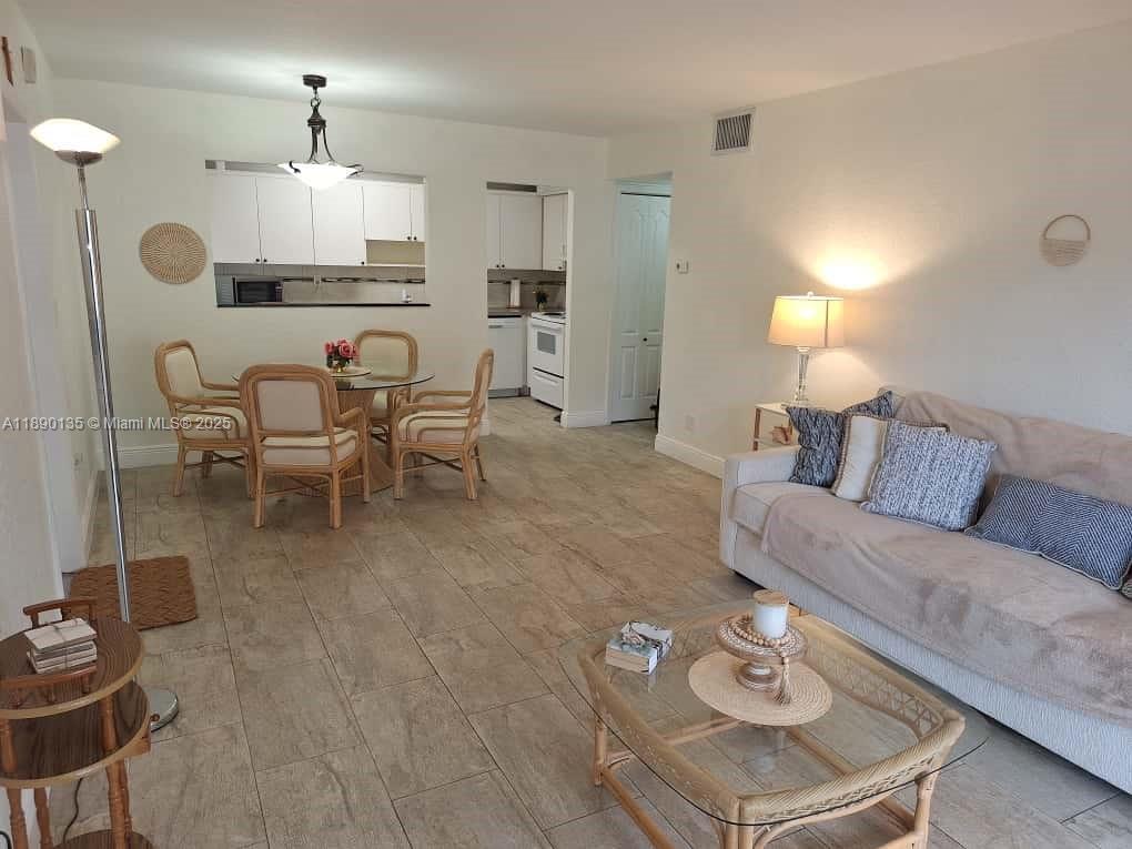 VENETIAN PALMS CONDO - Residential