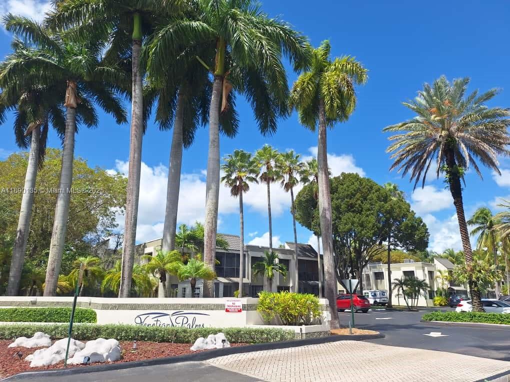 VENETIAN PALMS CONDO - Residential