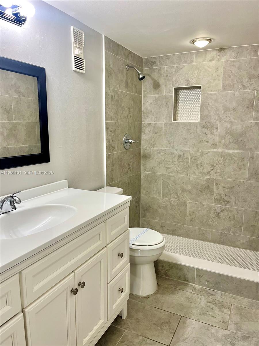 KIRKMAN/MILLENIA CONDOS - Residential