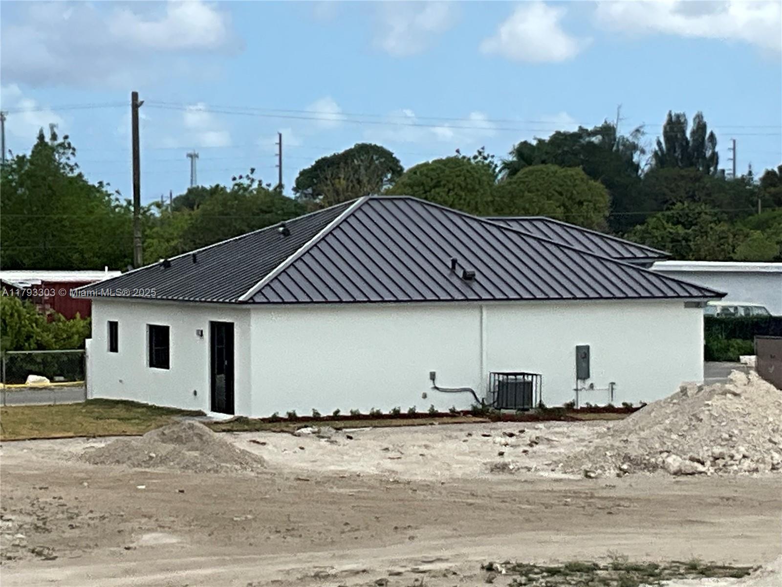 HIGHLAND RESIDENCES - Residential