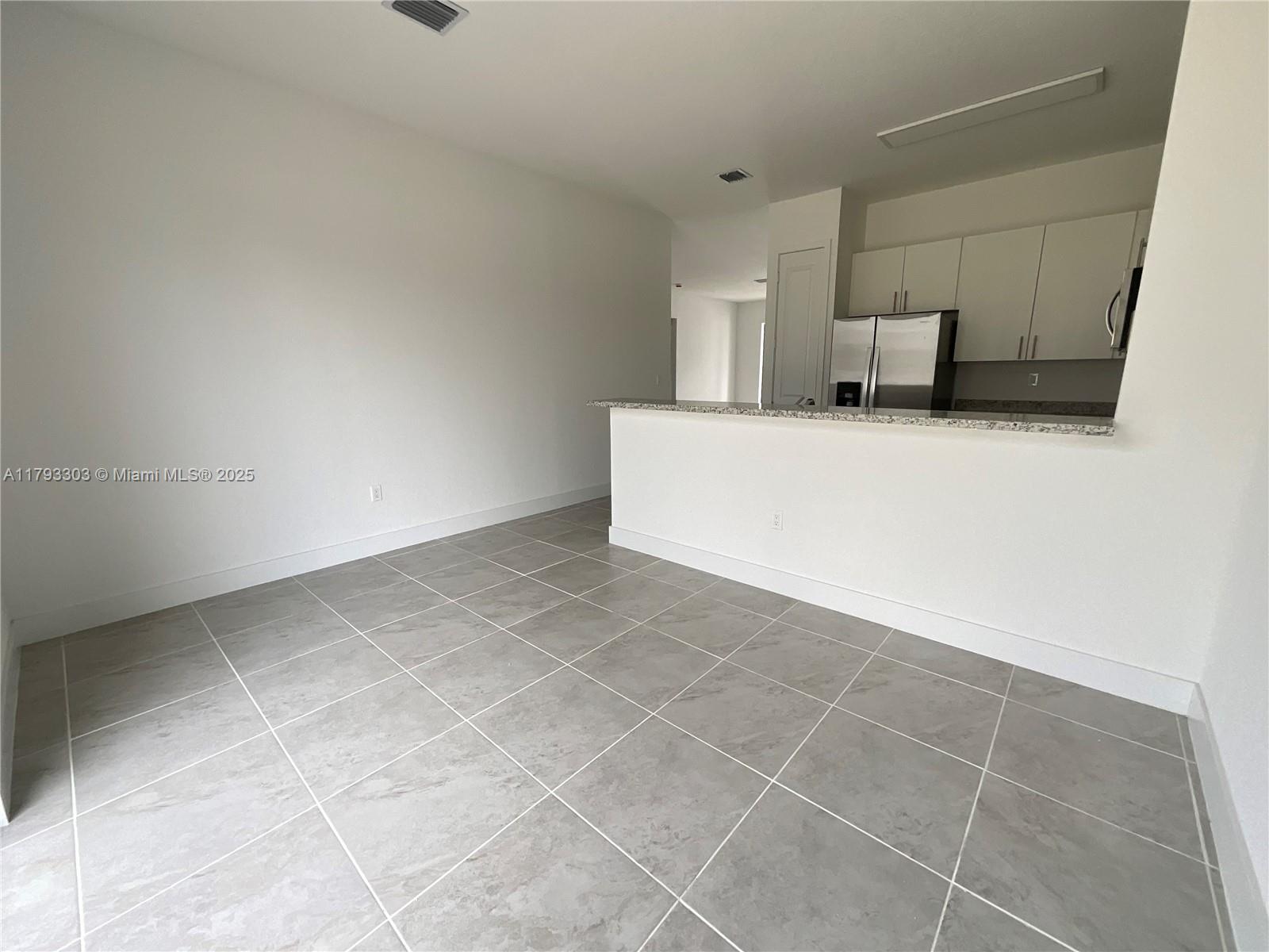 HIGHLAND RESIDENCES - Residential