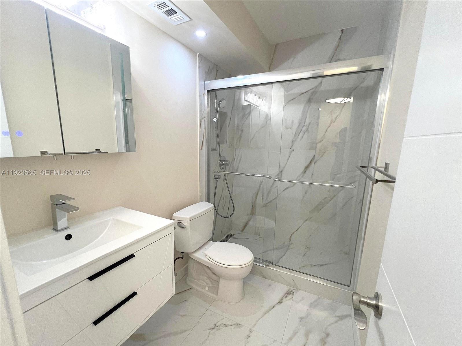 EASTERN SHORES WHITE HOUS - Residential Lease