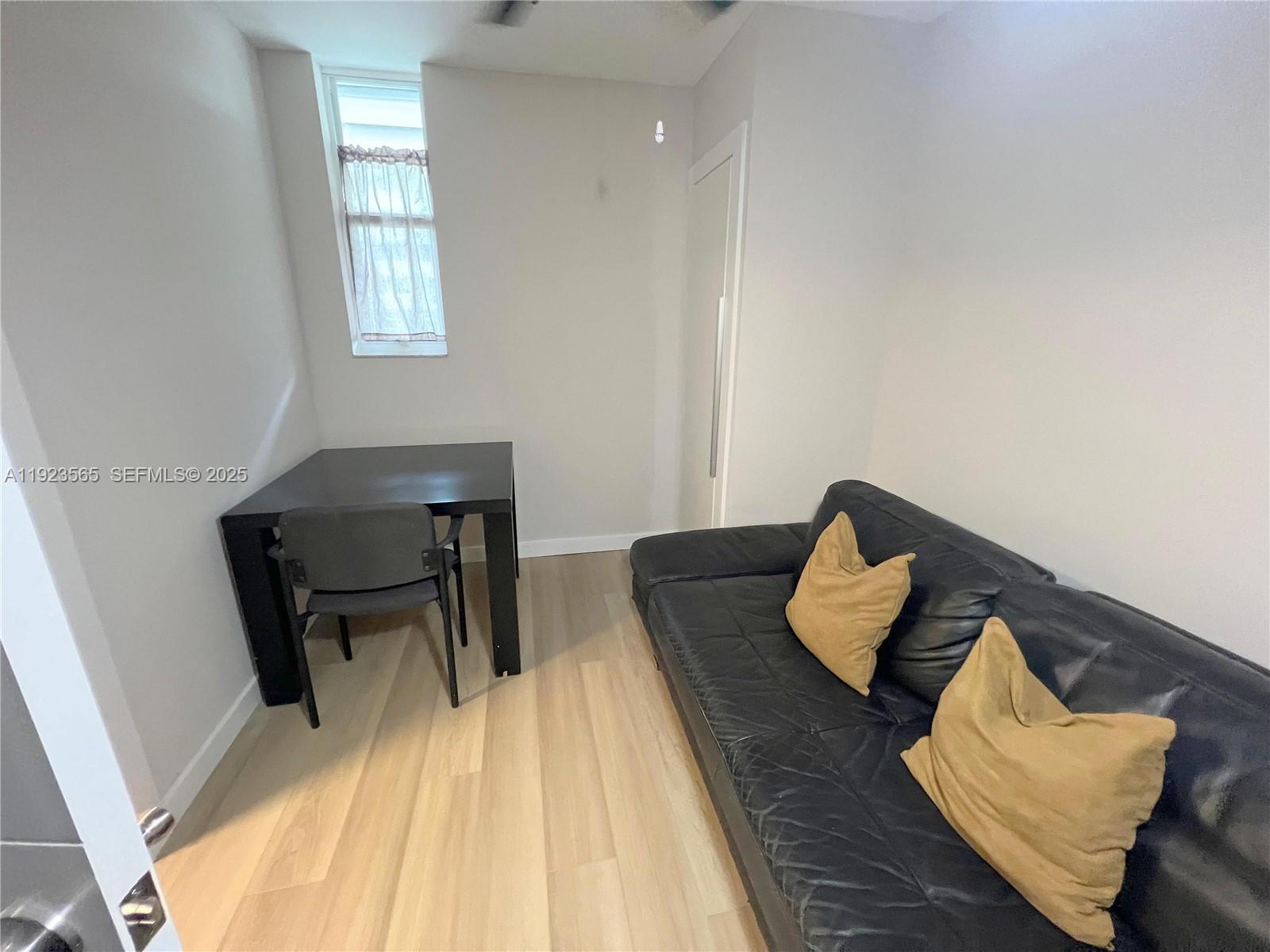 EASTERN SHORES WHITE HOUS - Residential Lease