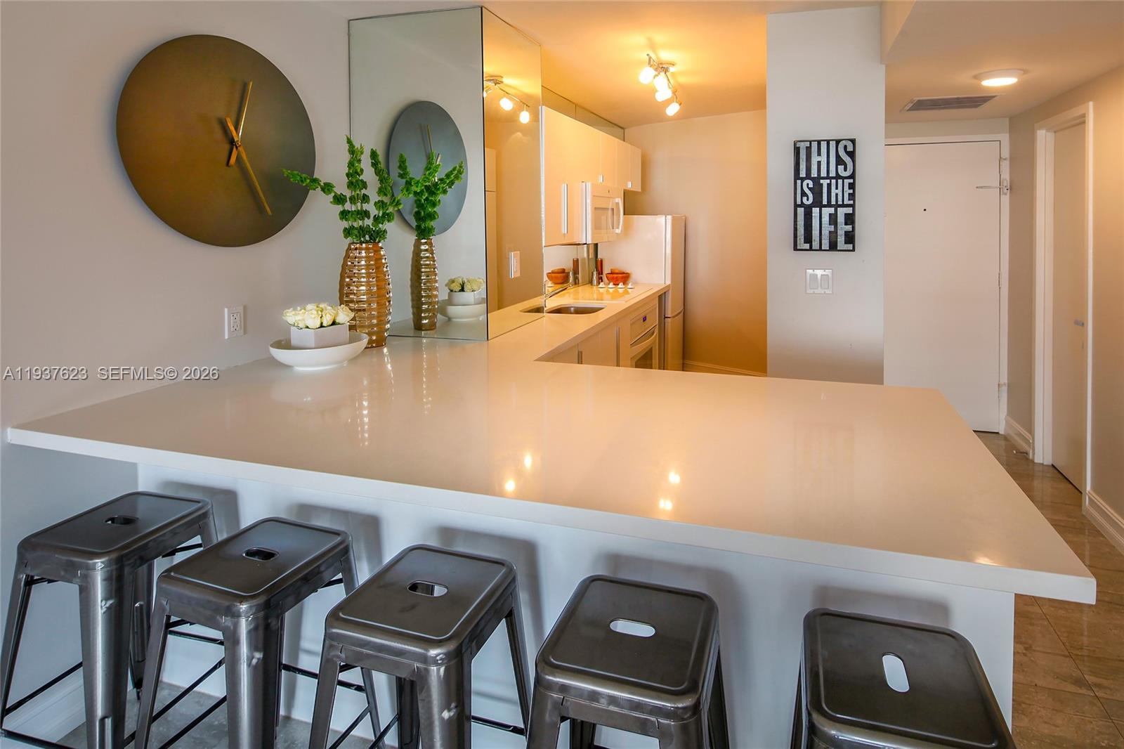 2899 Collins Ave 617