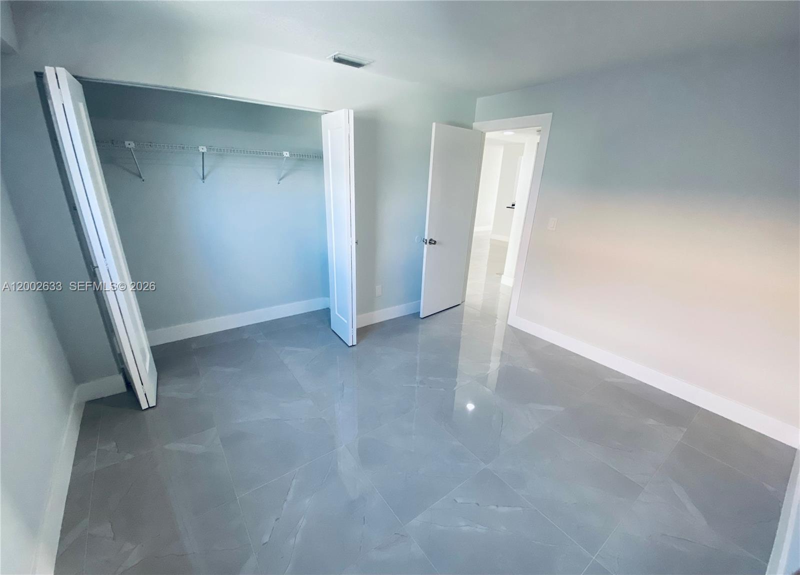 PRESIDENTIAL CORNERS COND - Residential Lease