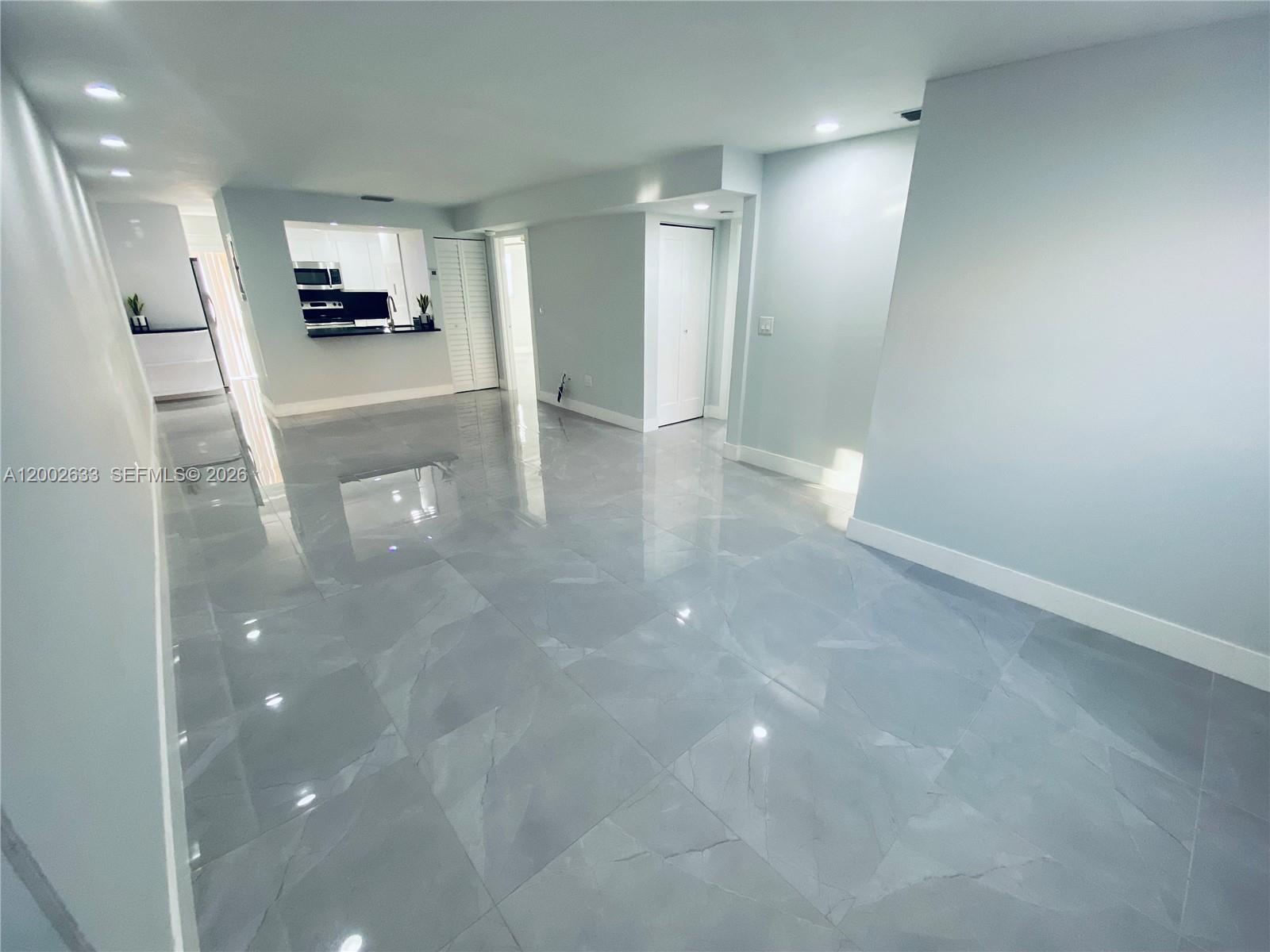 PRESIDENTIAL CORNERS COND - Residential Lease