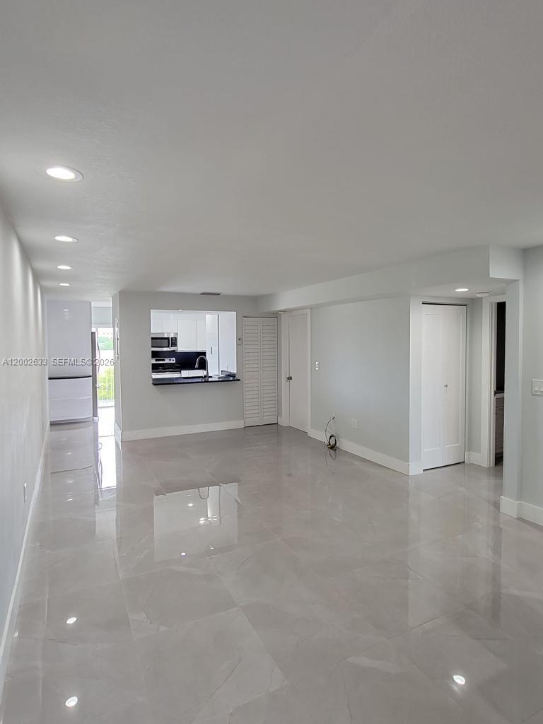 PRESIDENTIAL CORNERS COND - Residential Lease