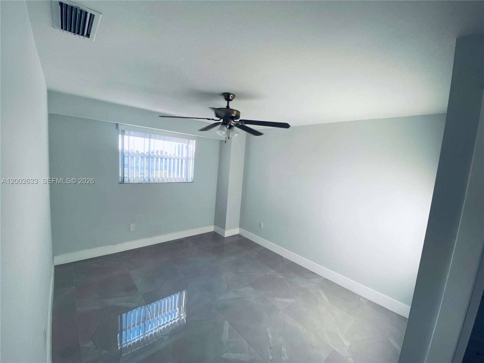 PRESIDENTIAL CORNERS COND - Residential Lease