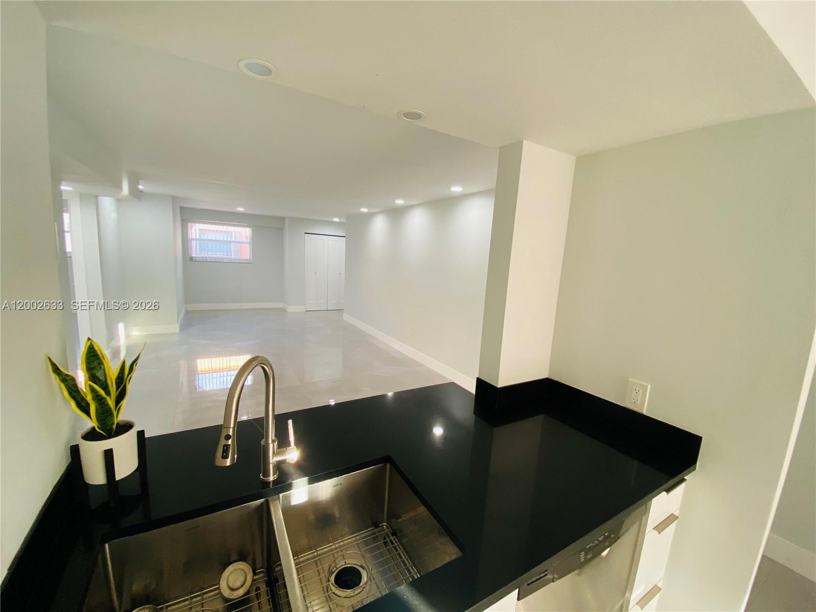 PRESIDENTIAL CORNERS COND - Residential Lease