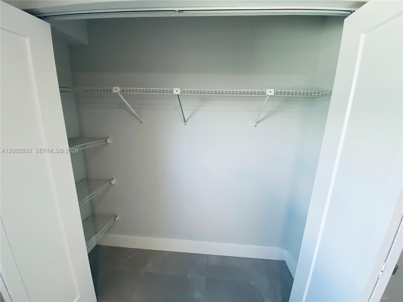 PRESIDENTIAL CORNERS COND - Residential Lease