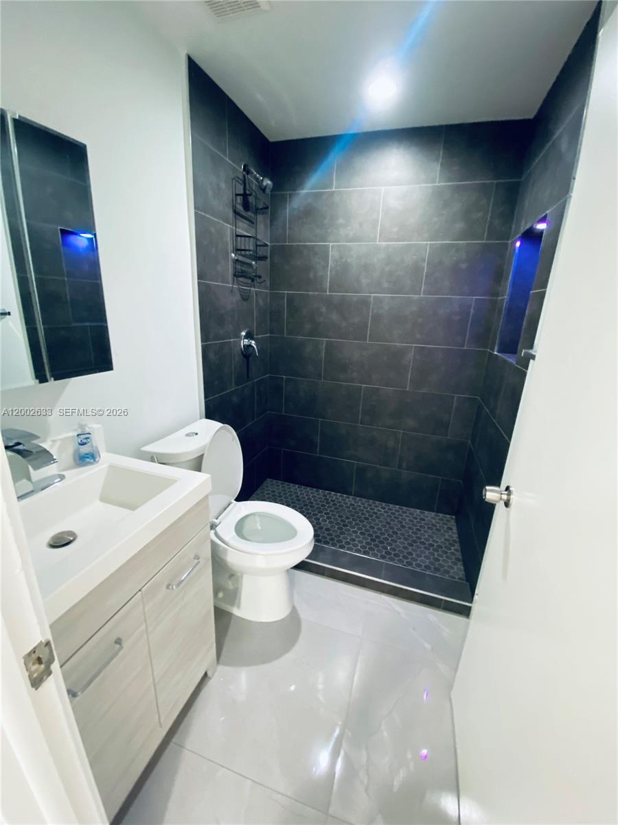 PRESIDENTIAL CORNERS COND - Residential Lease