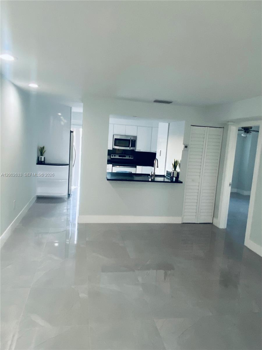 PRESIDENTIAL CORNERS COND - Residential Lease