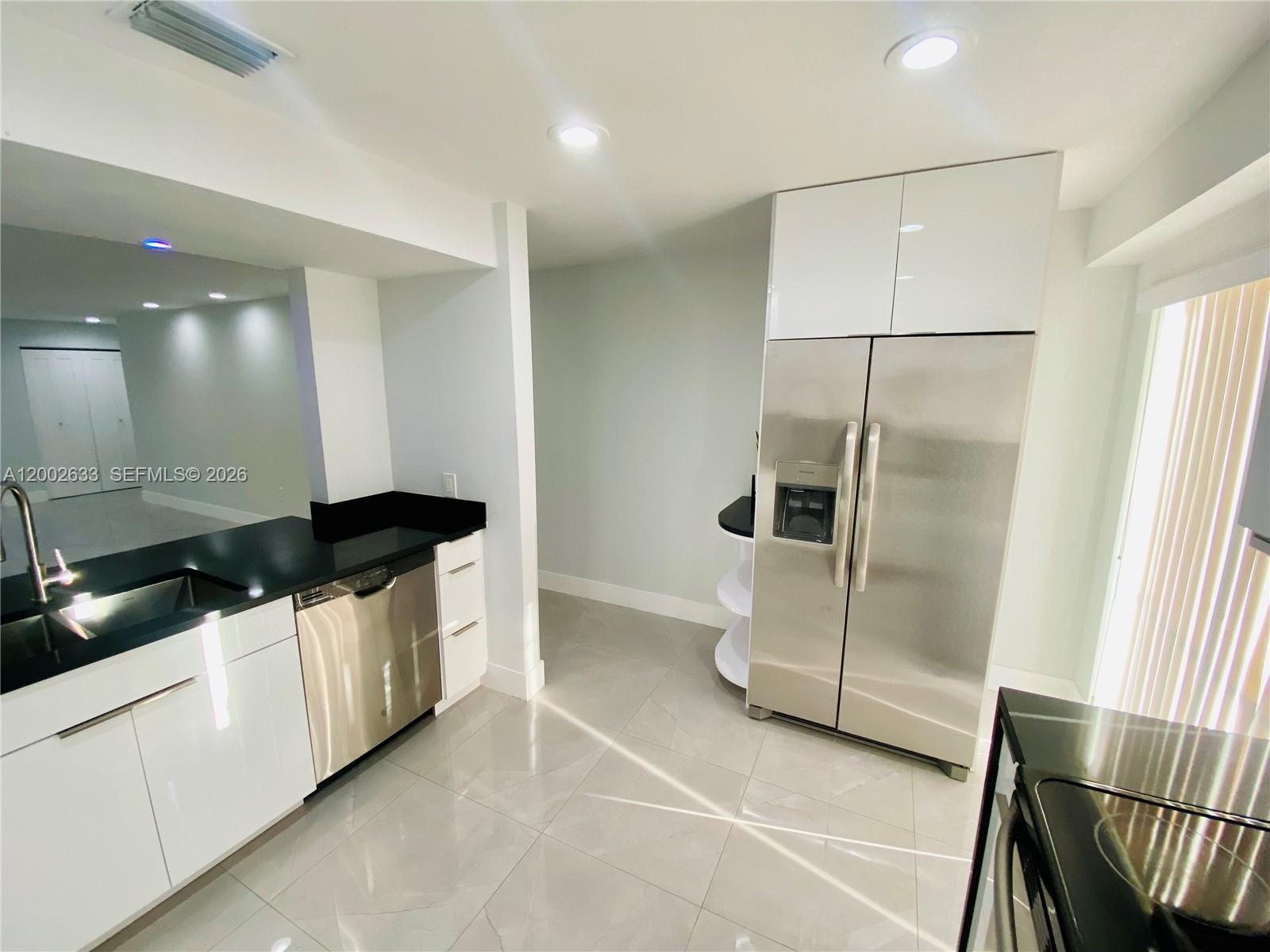 PRESIDENTIAL CORNERS COND - Residential Lease