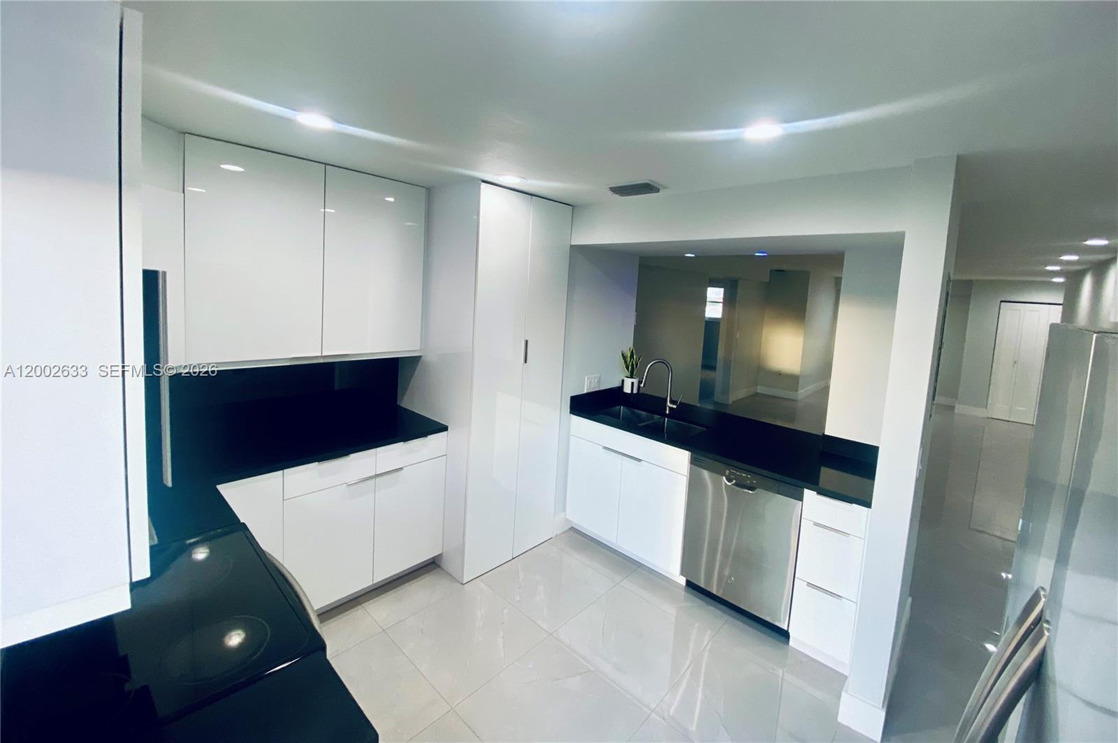 PRESIDENTIAL CORNERS COND - Residential Lease