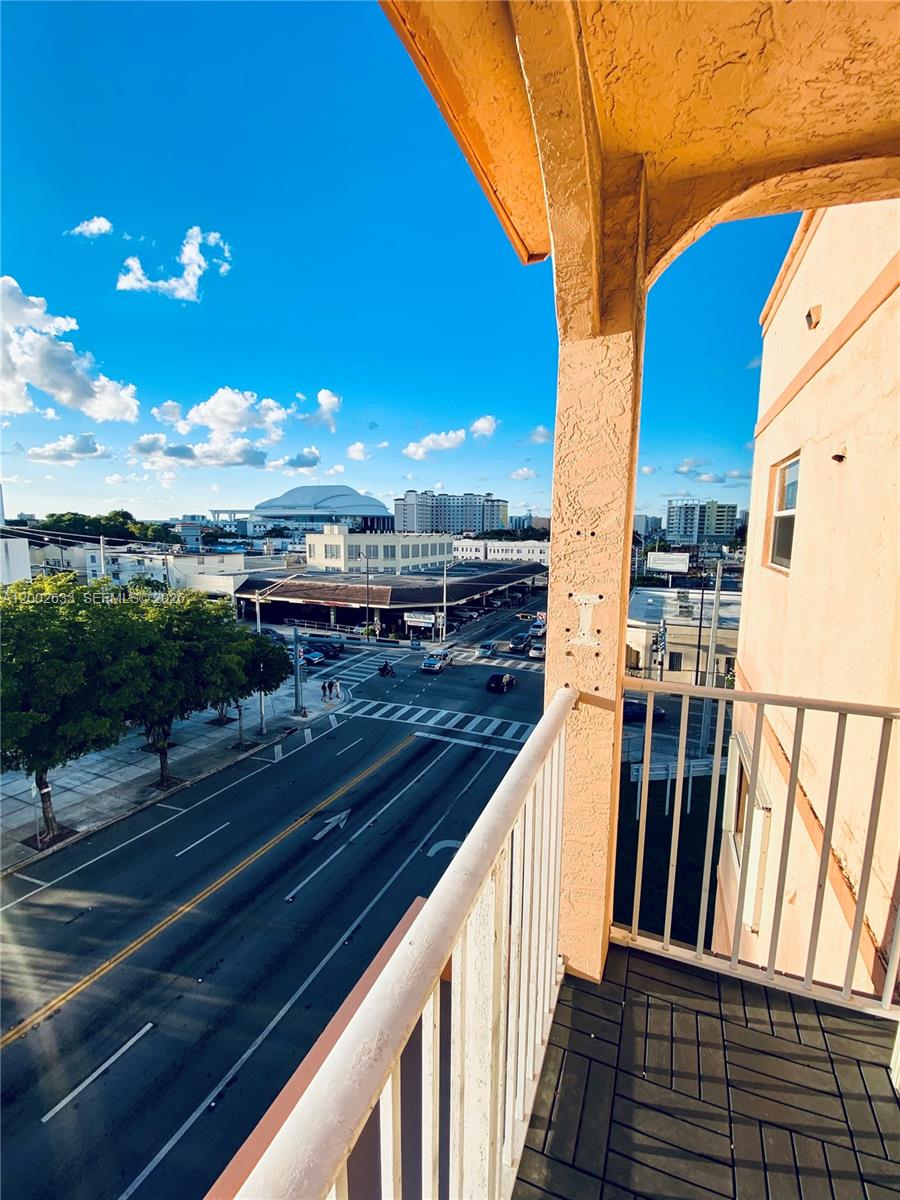 PRESIDENTIAL CORNERS COND - Residential Lease