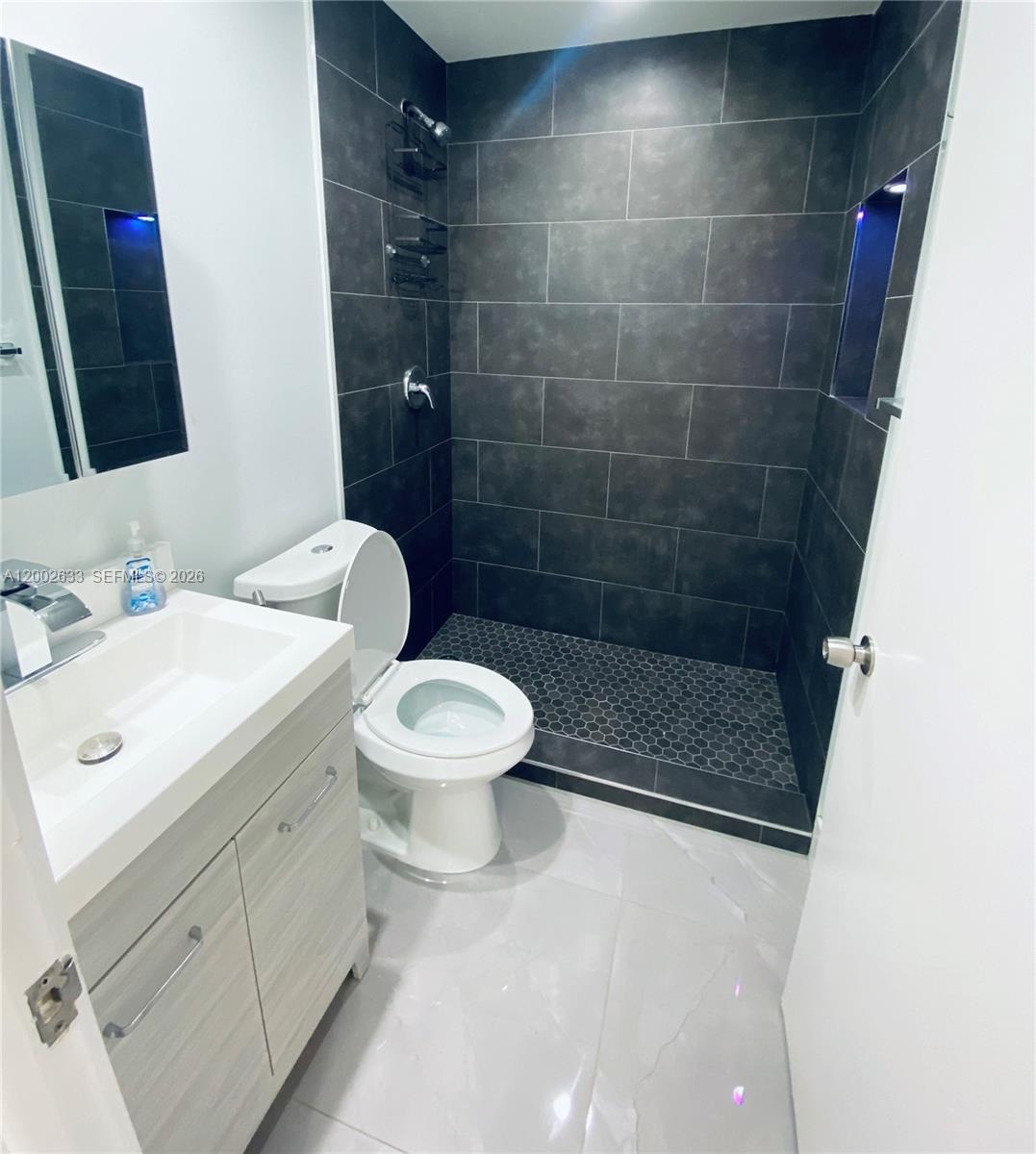 PRESIDENTIAL CORNERS COND - Residential Lease