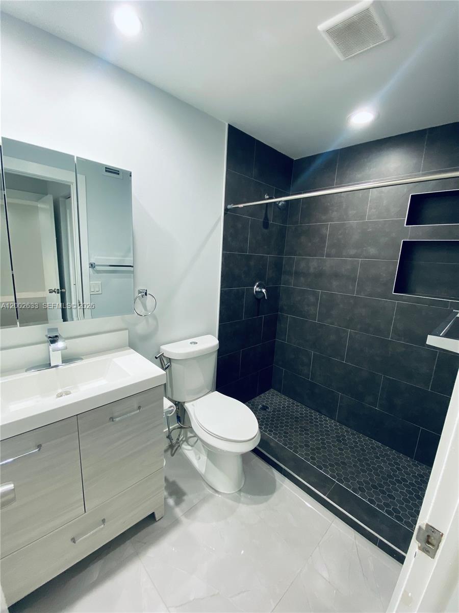 PRESIDENTIAL CORNERS COND - Residential Lease