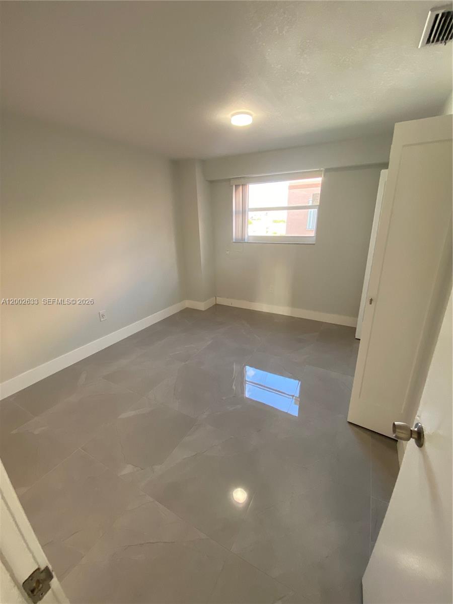 PRESIDENTIAL CORNERS COND - Residential Lease