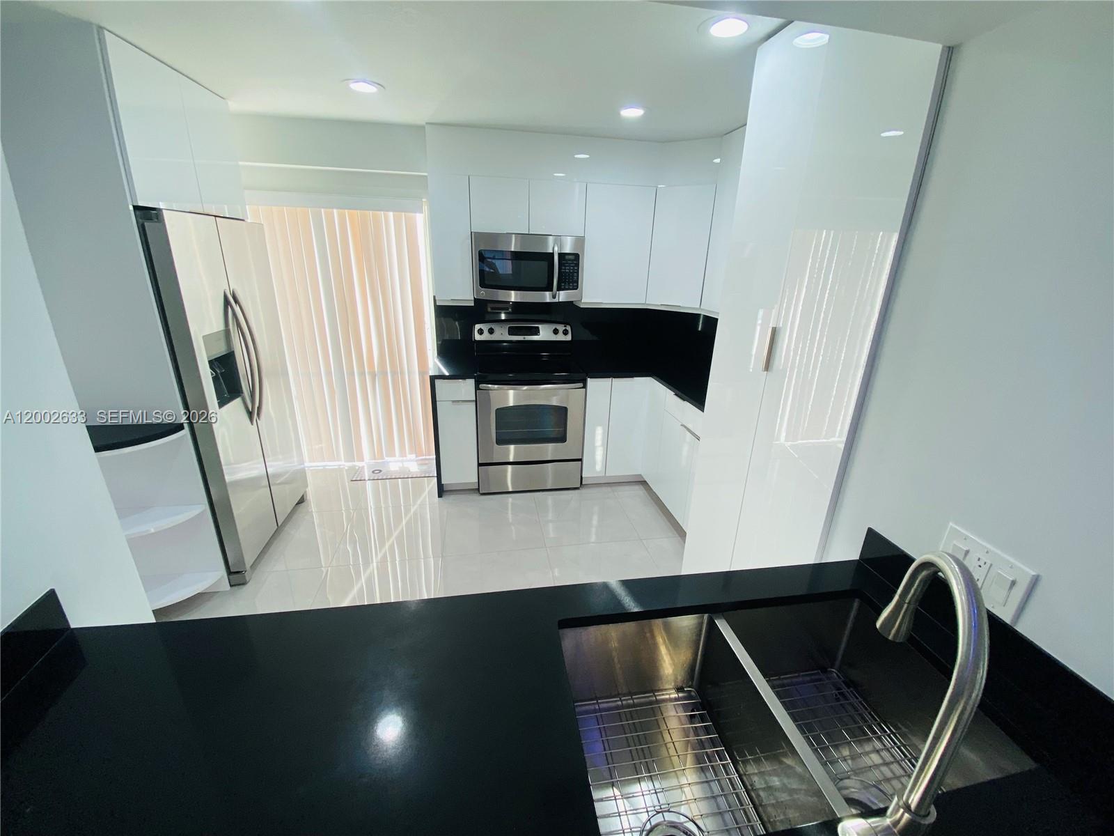 PRESIDENTIAL CORNERS COND - Residential Lease