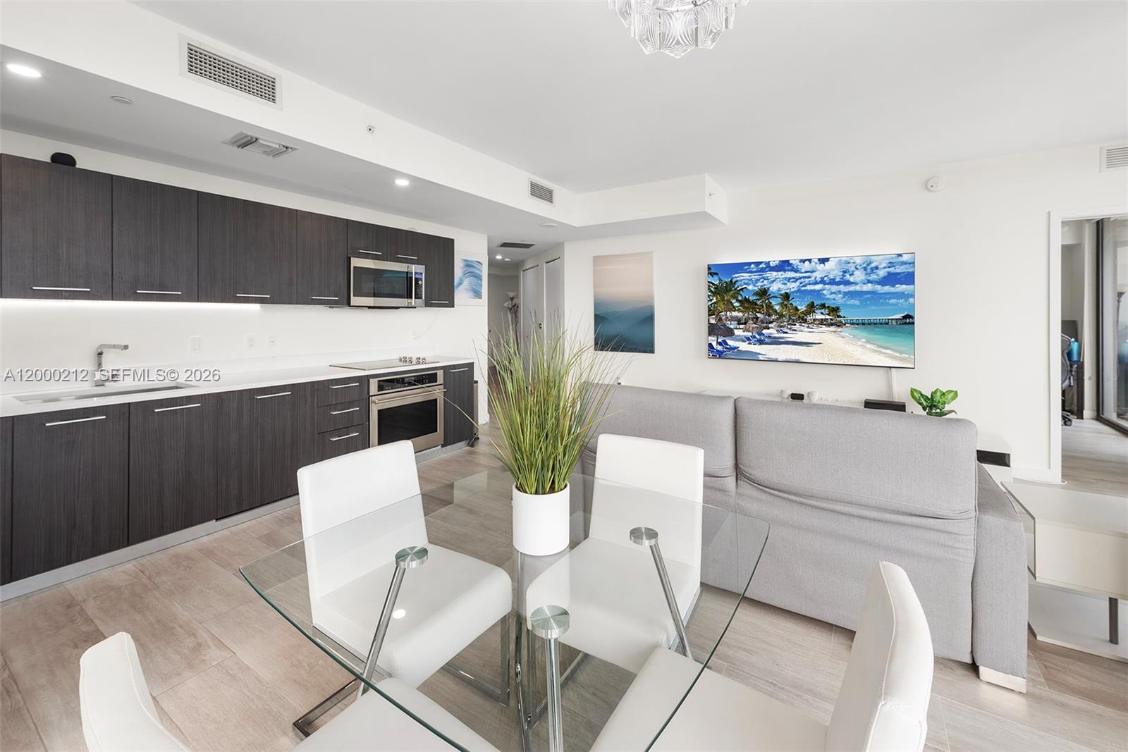 45 SW 9th St 4006