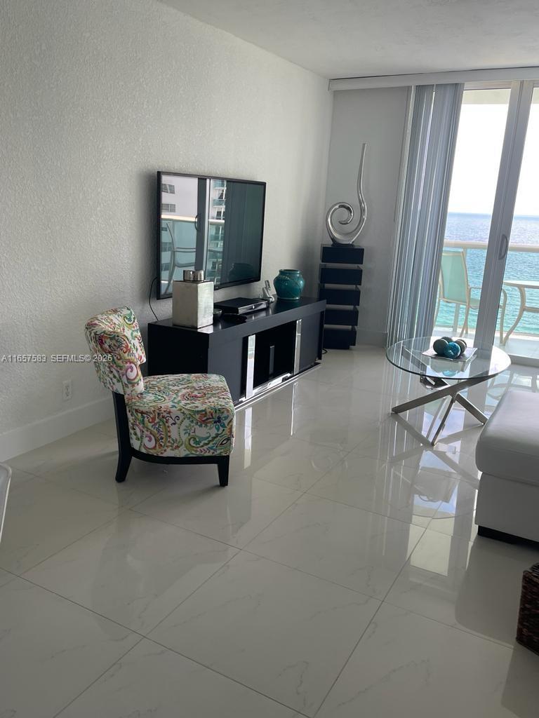 TIDES ON HOLLYWOOD BEACH - Residential