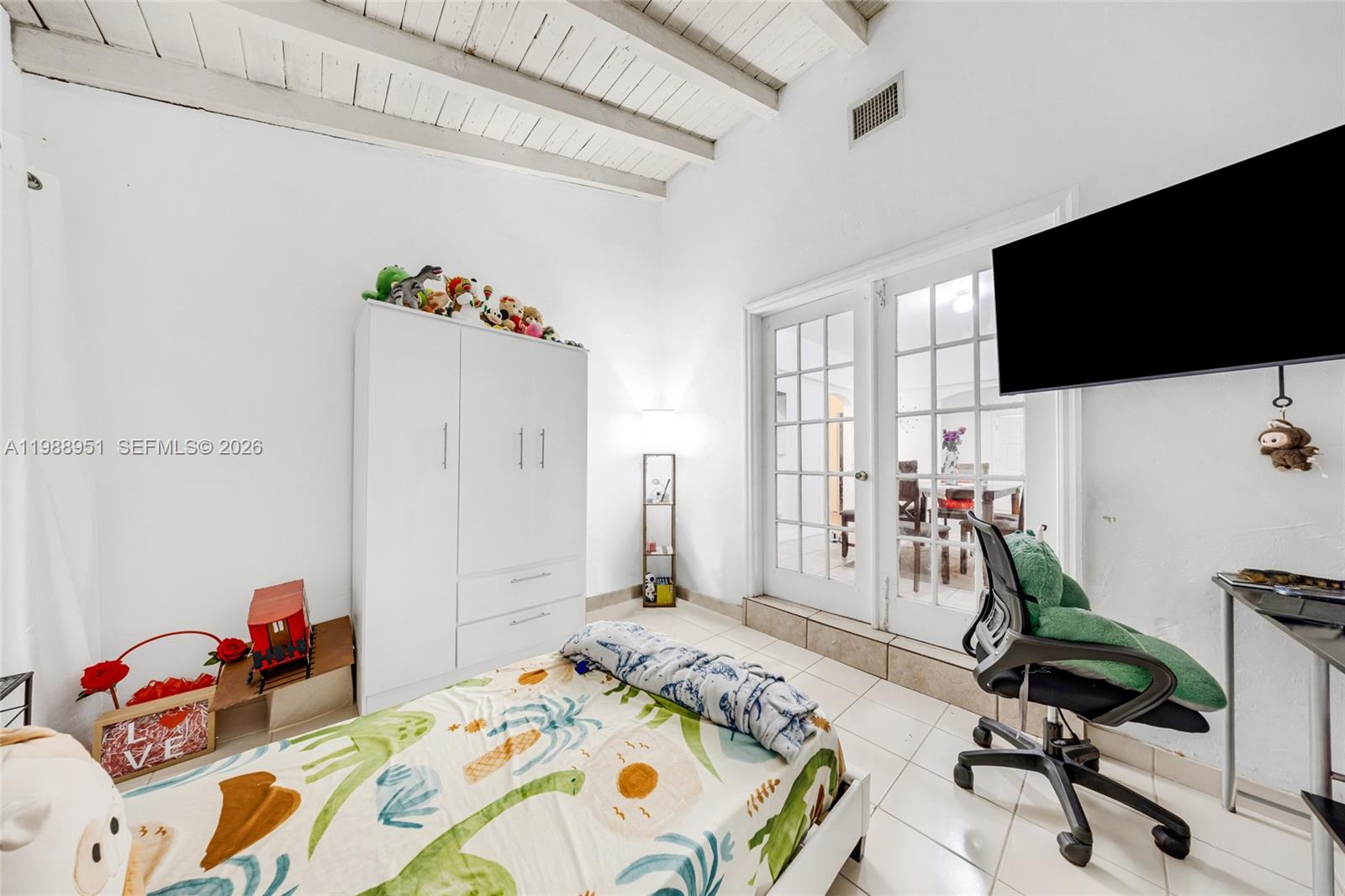 12TH ST MANORS - Residential Income