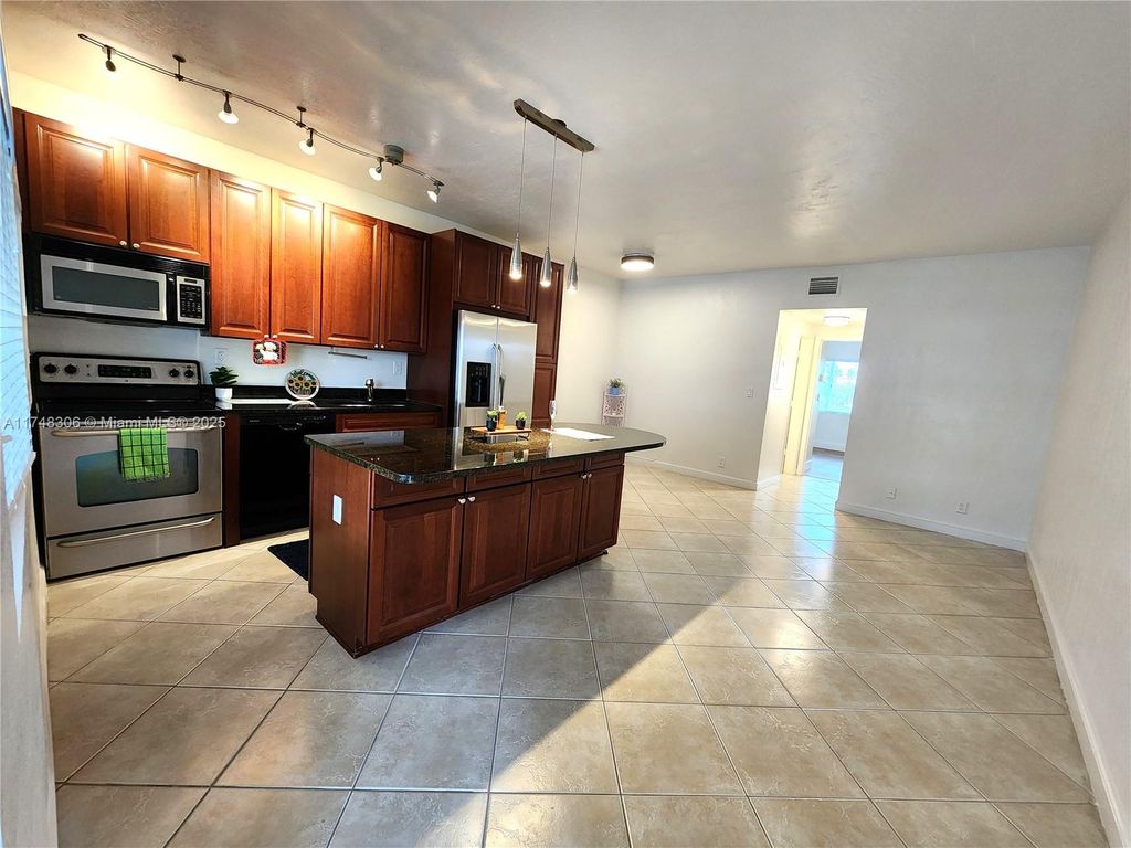 Photo of 2881 NE 32nd St #317, Fort Lauderdale, FL 33306 (MLS # A11748306)