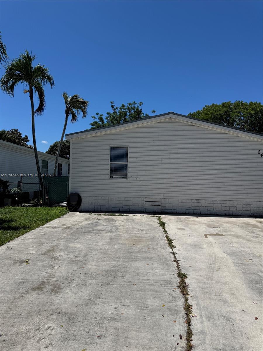19800 SW 180Ave, Miami, FL, 33187/$275,000 1 19800 SW 180Ave